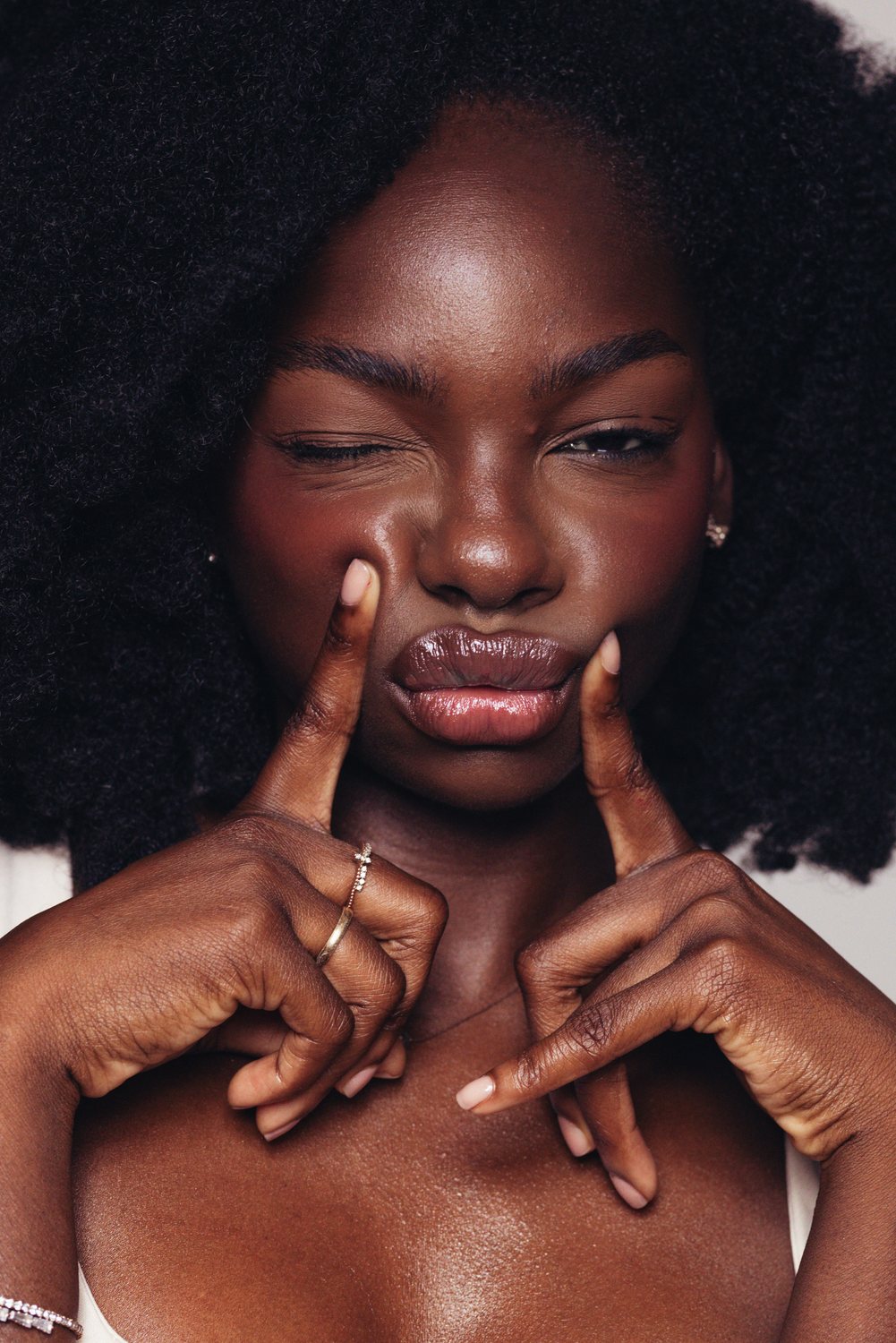 ANIRI Cosmetics, movement direction by Ivy Paulo