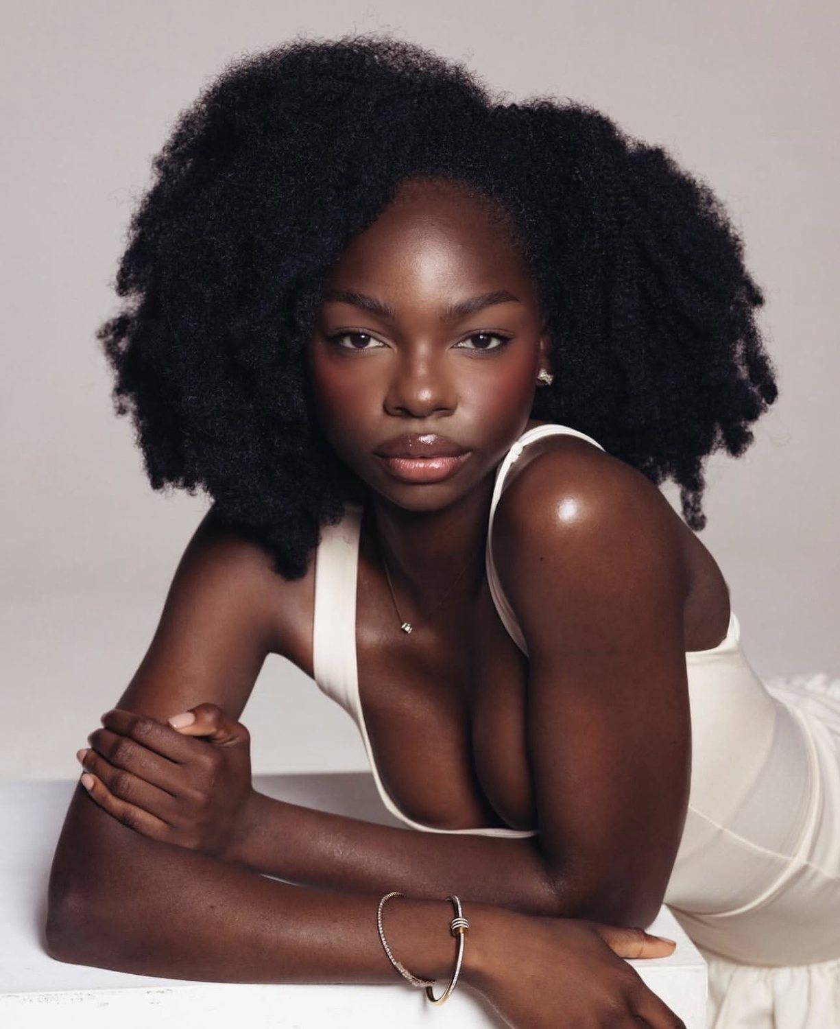ANIRI Cosmetics, movement direction by Ivy Paulo